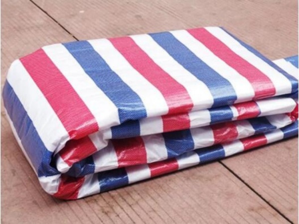 晋中12米宽彩条布 PE材质高强度 满足大型货物与建筑围挡需求